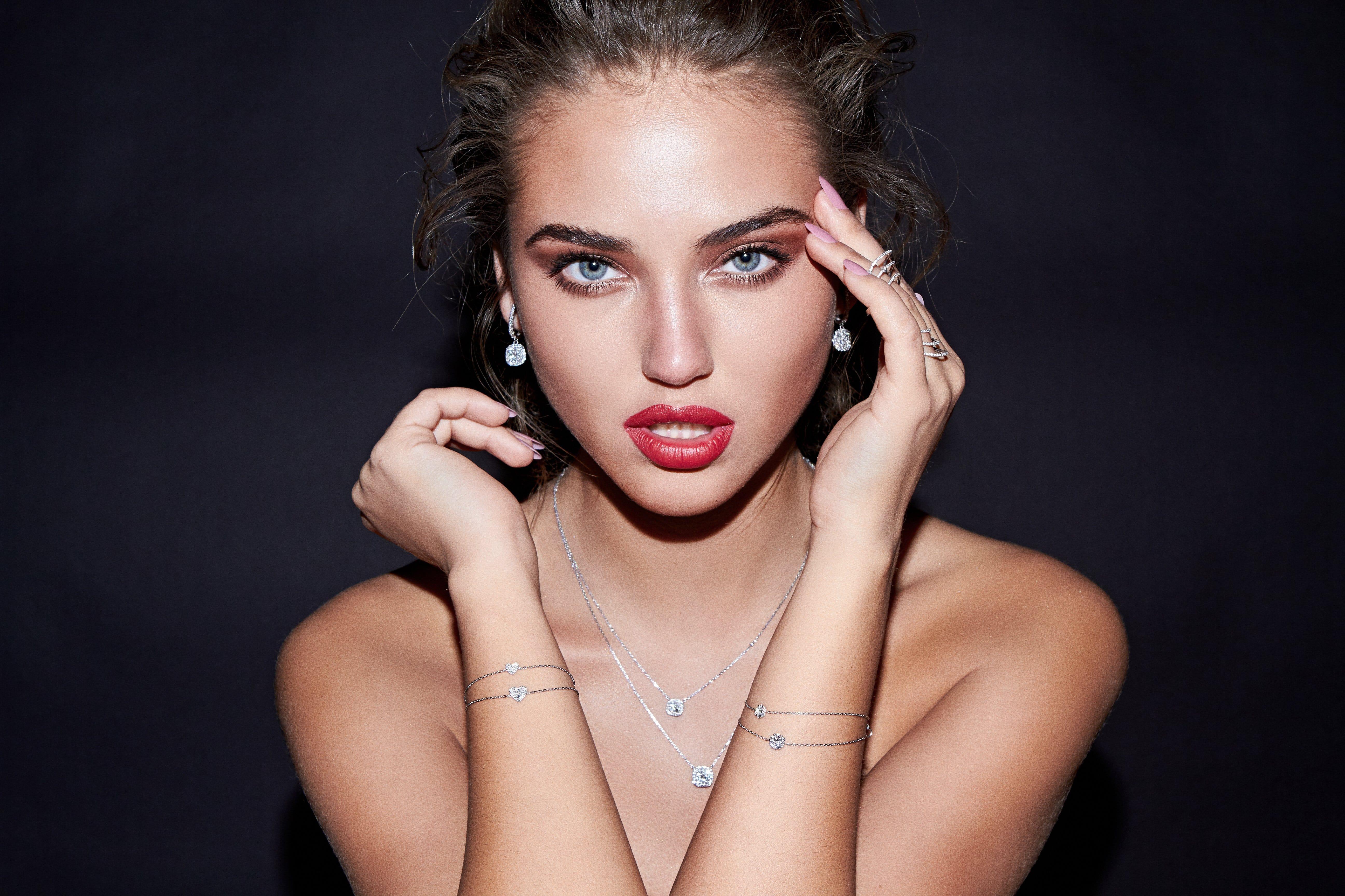 Big Cushion Shaped Natural Diamond Cluster Pendant Necklace - Image 4